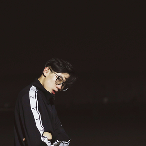 欧洲男青年撒尿自慰Gay
