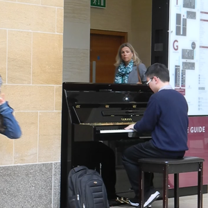 欧洲男青年撒尿自慰Gay
